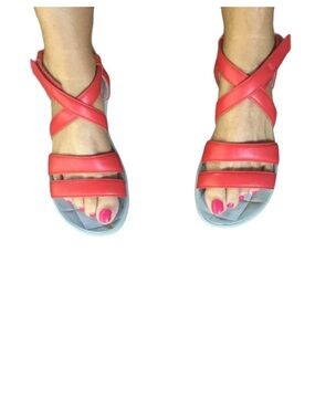 Clarks Women's CloudSteppers Sillian Spade Red Sandals - Size 8